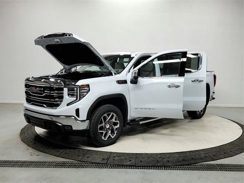 New 2026 GMC Sierra 1500 SLT image 11