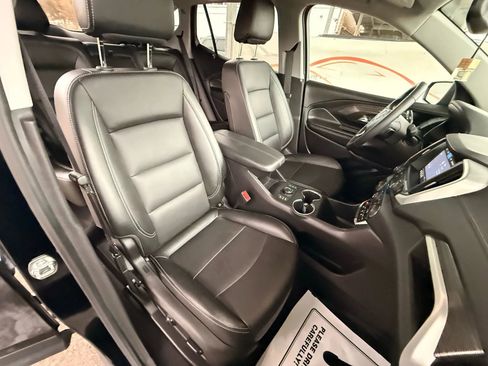 Used 2024 GMC Terrain SLT image 23
