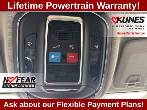 Used 2024 Jeep Grand Cherokee Laredo image 23