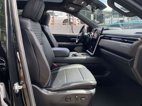 Used 2025 GMC Sierra EV Denali AWD/4WD image 18