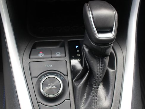 Used 2023 Toyota RAV4 SE image 33