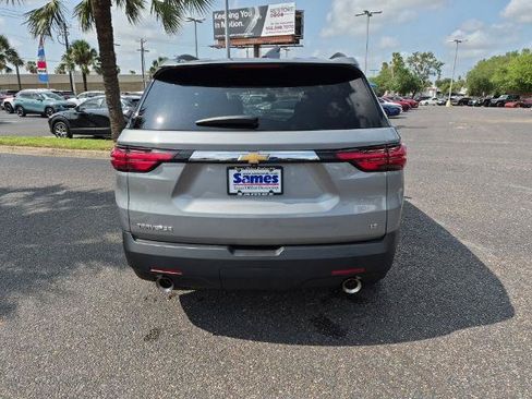 Used 2023 Chevrolet Traverse LT FWD image 4