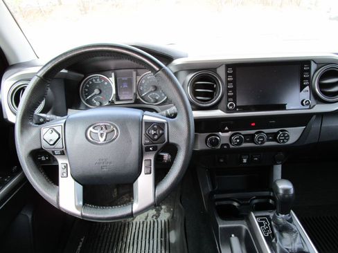 Used 2020 Toyota Tacoma SR5 image 7