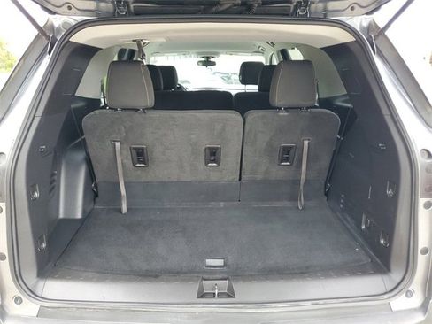 Used 2021 Chevrolet Traverse LS image 33