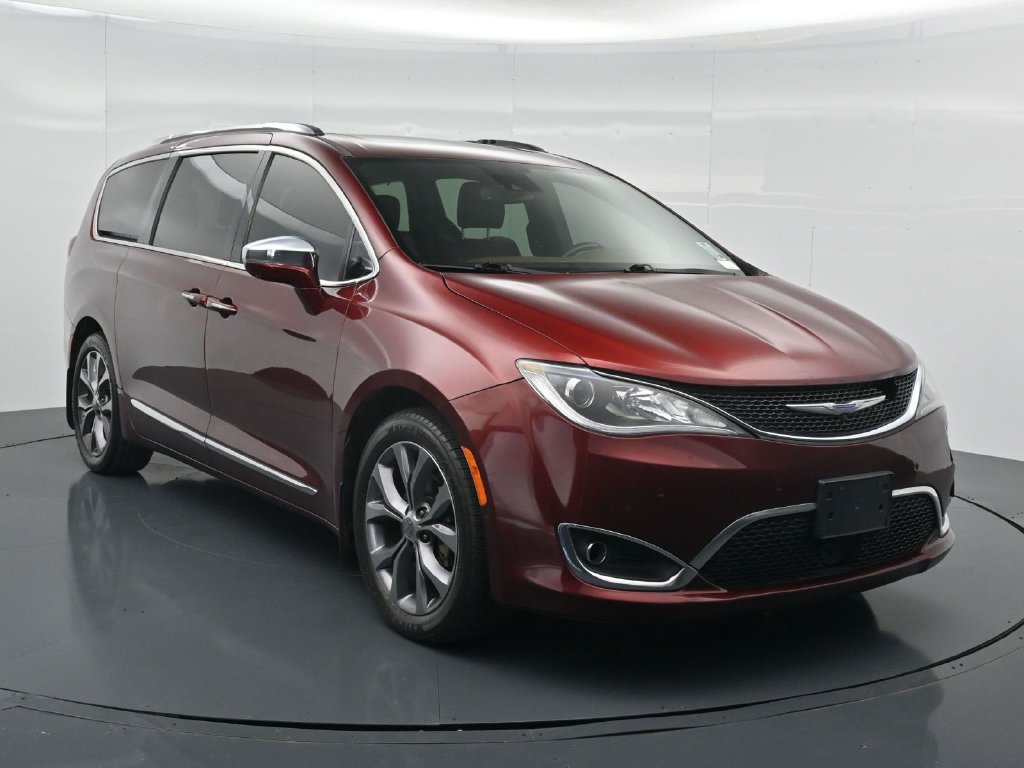 Used 2020 Chrysler Pacifica Limited w/ Tire & Wheel Group FWD image 36