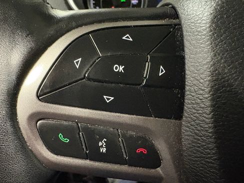 Used 2019 Jeep Cherokee Limited AWD/4WD image 17
