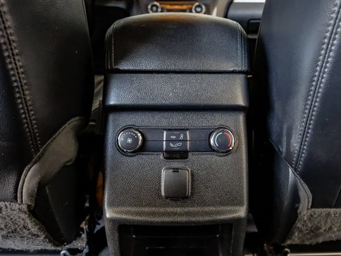 Used 2017 Ford Explorer XLT w/ Equipment Group 202A FWD image 35