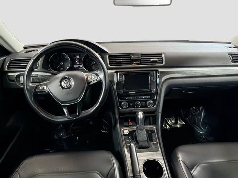 Used 2018 Volkswagen Passat 2.0T SE FWD image 23