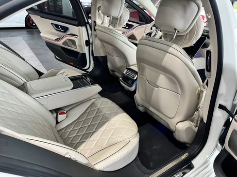 Used 2022 Mercedes-Benz S 580 4MATIC Sedan w/ AMG Line Package image 18