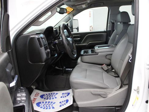 Used 2018 Chevrolet Silverado 2500 W/T w/ Snow Plow Prep Package AWD/4WD image 9