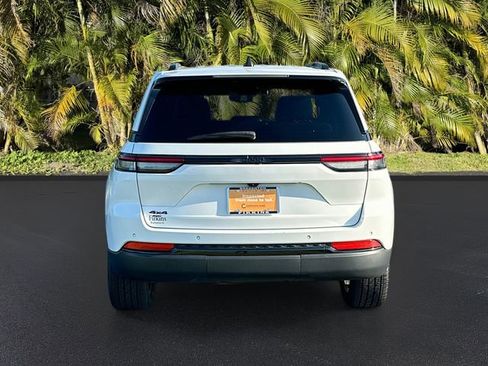 Used 2023 Jeep Grand Cherokee Altitude image 6