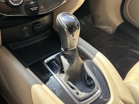 Used 2017 Nissan Rogue SL AWD/4WD image 25