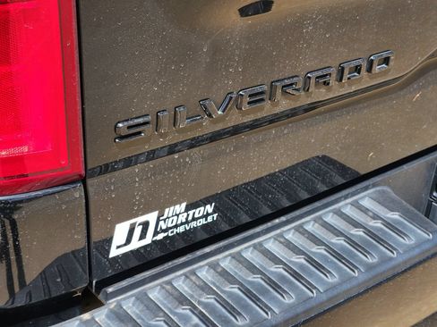 Used 2025 Chevrolet Silverado 1500 High Country w/ High Country Premium Package AWD/4WD image 9