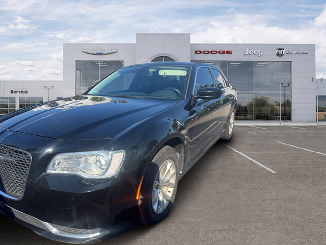 Certified 2019 Chrysler 300 Touring RWD image 2