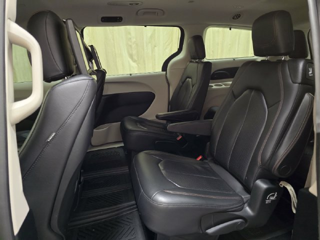 Used 2020 Chrysler Pacifica Touring-L Plus FWD image 24