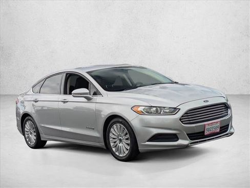 Used 2015 Ford Fusion SE image 3