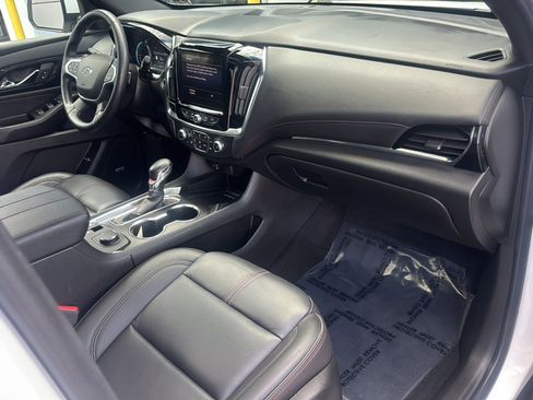 Used 2023 Chevrolet Traverse RS AWD/4WD image 11