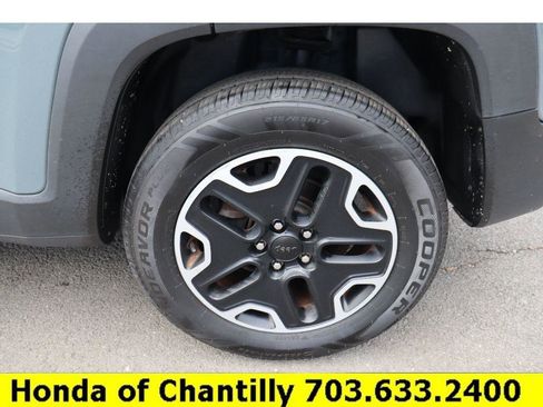 Used 2016 Jeep Renegade Trailhawk w/ Premium Trailhawk Package image 27