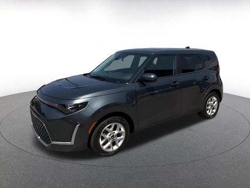 Used 2025 Kia Soul LX w/ LX Technology Package FWD image 7