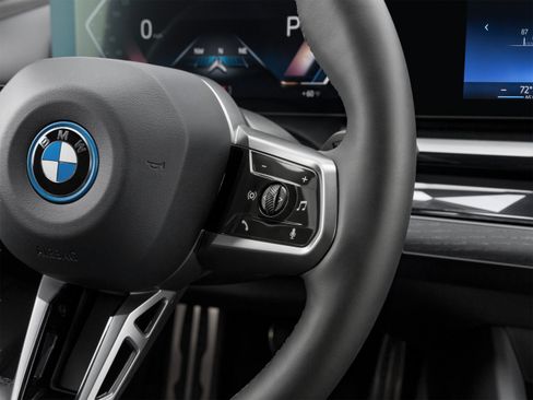 Used 2025 BMW i5 eDrive40i w/ M Sport Package RWD image 44