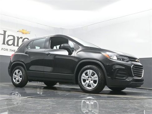 Used 2019 Chevrolet Trax LS image 2