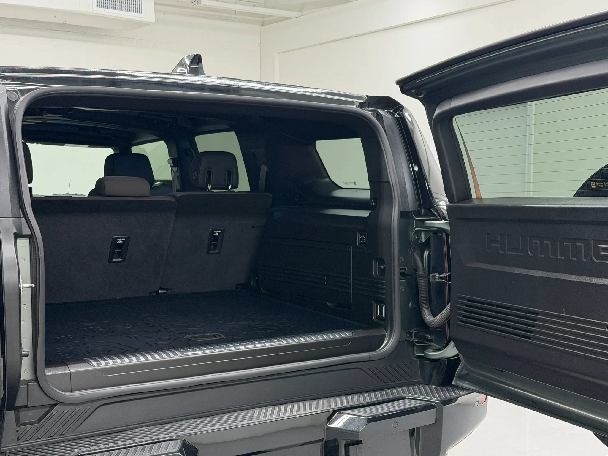 Used 2024 GMC Hummer EV 3X w/ LPO, Cargo Utility Package AWD/4WD image 88
