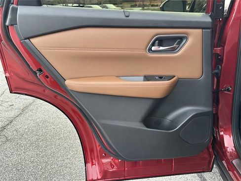 New 2026 Nissan Rogue Platinum image 17