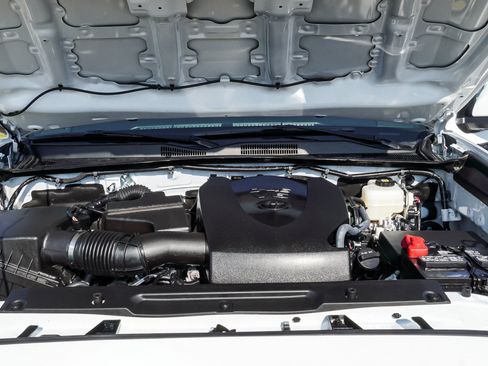 Certified 2023 Toyota Tacoma TRD Off-Road AWD/4WD image 16