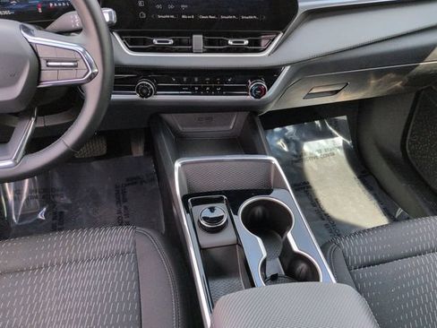 Used 2026 Chevrolet Equinox LT FWD image 22