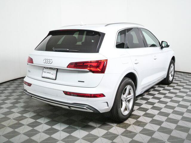Used 2024 Audi Q5 2.0T Premium w/ Convenience Package AWD/4WD image 3