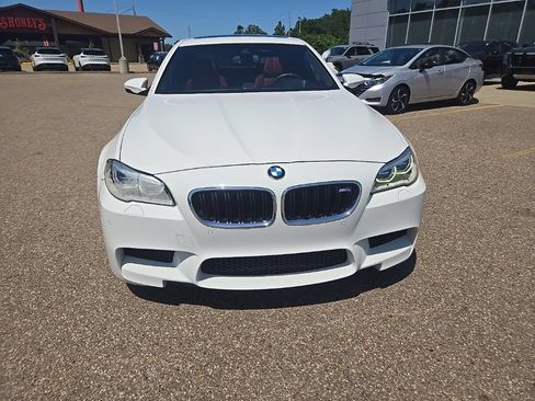 Used 2014 BMW M5 RWD image 2