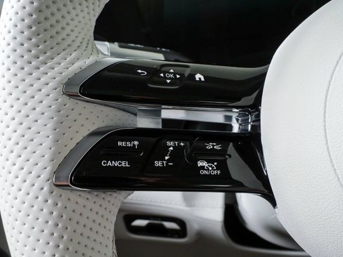 Used 2022 Mercedes-Benz EQS 580 4MATIC Sedan image 11