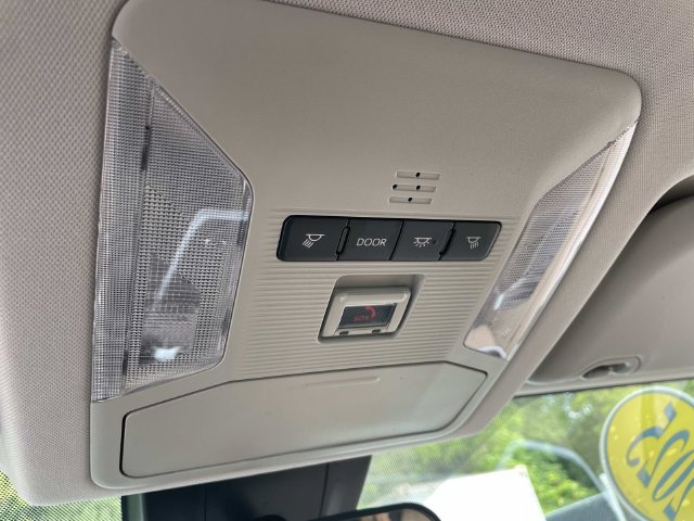 Used 2025 Toyota RAV4 LE AWD/4WD image 27