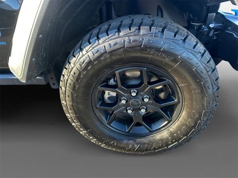 Used 2024 Jeep Wrangler Unlimited image 10
