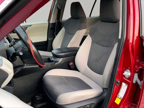 Used 2024 Toyota RAV4 XLE w/ Convenience Package FWD image 8