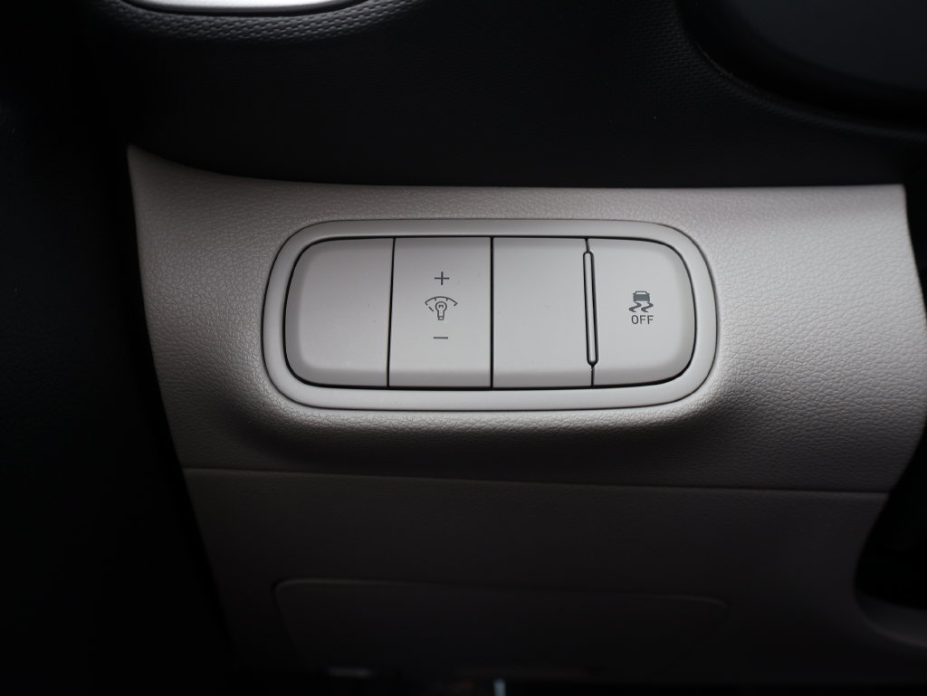 Used 2025 Hyundai Venue SEL FWD image 31