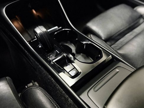 Used 2019 Volvo XC40 T5 Inscription image 22