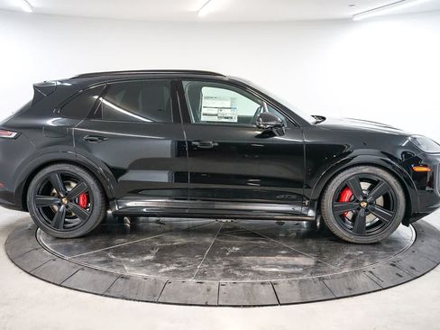 New 2026 Porsche Cayenne GTS AWD/4WD image 8