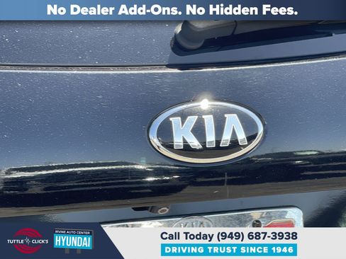 Used 2017 Kia Sorento FWD image 11