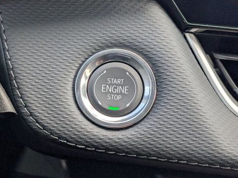 Used 2026 Chevrolet Equinox LT w/ Safety and Technology Package FWD image 18