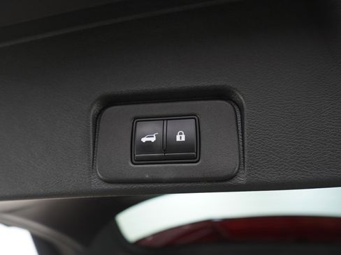 Used 2021 Nissan Rogue SV w/ Premium Package image 11