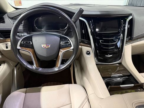 Used 2019 Cadillac Escalade ESV Luxury AWD/4WD image 7