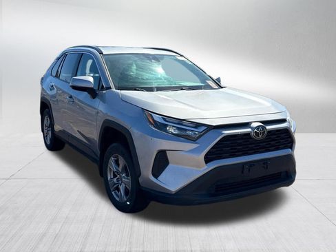 Used 2022 Toyota RAV4 XLE image 4