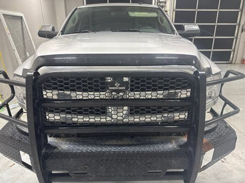 Used 2017 RAM 2500 SLT AWD/4WD image 3