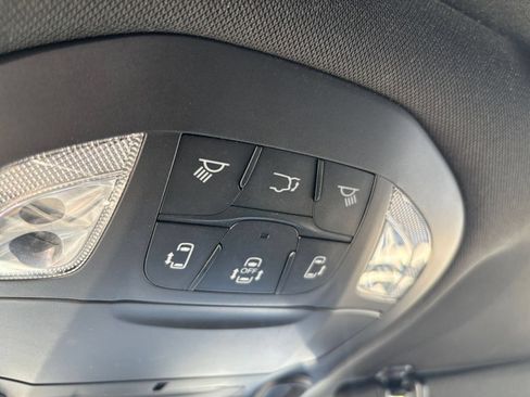 Used 2025 Chrysler Pacifica Limited FWD image 19