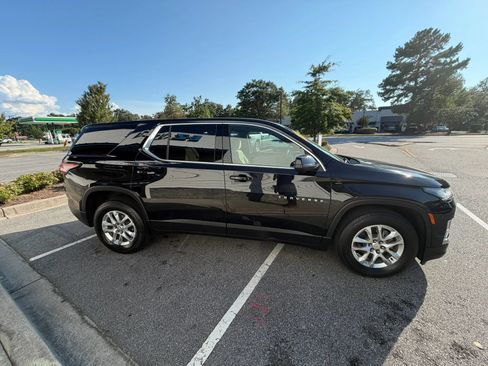 Used 2023 Chevrolet Traverse LS AWD/4WD image 5