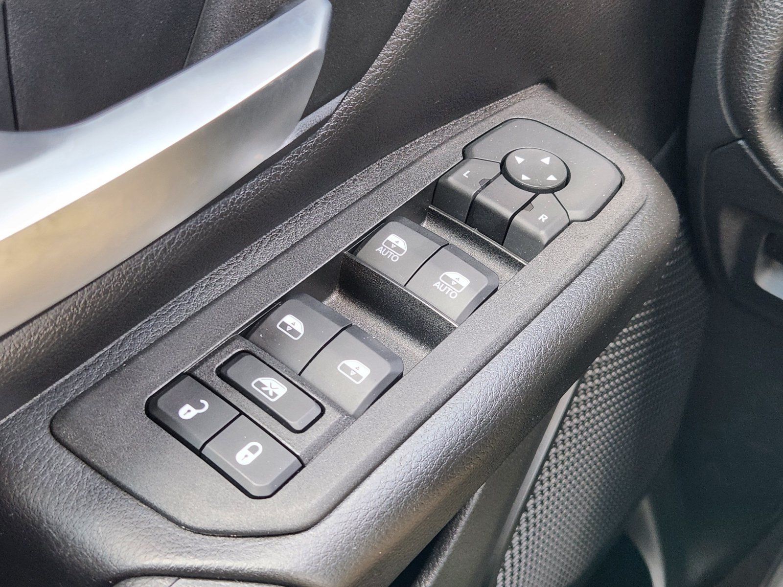 Used 2025 RAM 1500 Tradesman AWD/4WD image 32