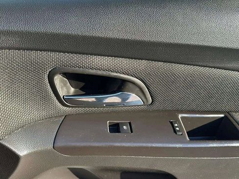 Used 2016 Chevrolet Cruze LT w/ Technology Package image 17