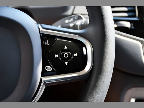 Certified 2023 Volvo XC90 B6 Ultimate w/ Protection Package Premier AWD/4WD image 36