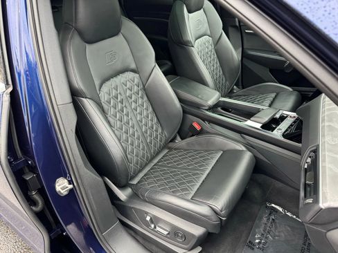 Used 2022 Audi e-tron S Premium Plus image 25